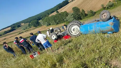 Samsun'da traktör tarlaya devrildi: Sürücü yaşamını yitirdi