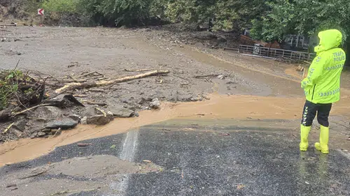 Mersin’de heyelan: Anamur-Gazipaşa yolu kapandı