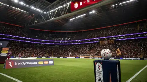 Galatasaray’da ilk haftadan yönetim protestosu: Tribünlerden “İstifa” sesleri