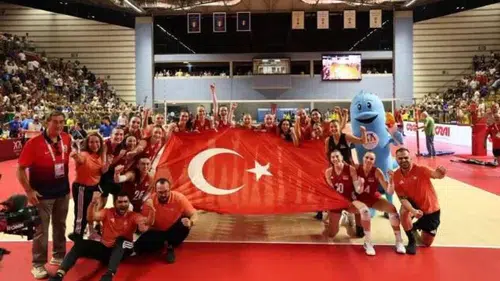 Kadın Milli Voleybol Takımı, İtalya'yı 3-0 yenerek şampiyon oldu