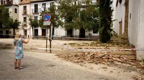 İspanya'da korku dolu anlar! Turistik kent peş peşe depremlerle sallandı