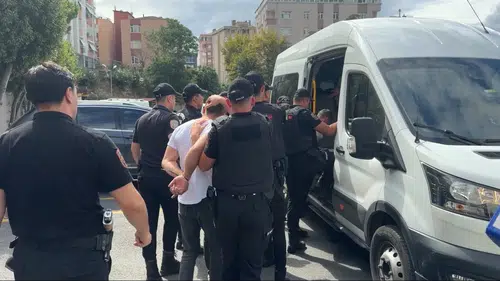 Fatih'teki döviz bürosunda çıkan silahlı kavgada 12 şüpheli adliyede