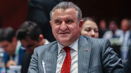 Bakan Bak’tan Filenin Sultanları’na övgü: “Biz bitti demeden bitmez”