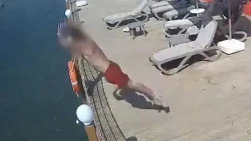 Alanya’da sığ suya balıklama atladı: Tatil faciayla bitti