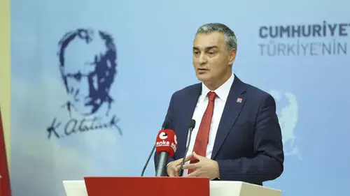 CHP'li Sarı Özgür Özel'e seslendi: "Ya yalan söylüyor ya da haberi yok"