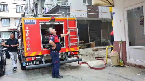 Ocakta unutulan yemek yangına neden oldu: 1 kişi dumandan etkilendi
