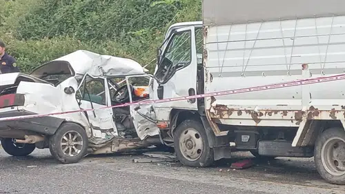 Aydın’da otomobil ile kamyonet çarpıştı: 1 kişi hayatını kaybetti
