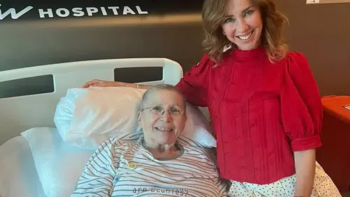İnci Türkay tedavi gören Gül Onat’ı ziyaret etti