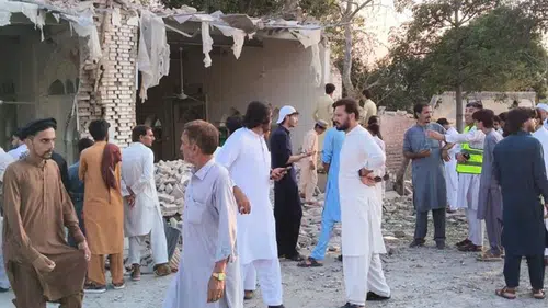 Pakistan'da cami yakınında bombalı saldırı: En az 21 kişi hayatını kaybetti