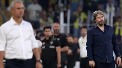 8-0’lık yenilgide Özhan Pulat’ın görüntüsü gündem oldu: Maç sonrası istifa etti