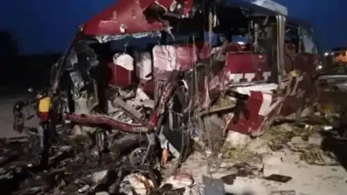 Gana’da iki yolcu minibüsü çarpıştı: 13 ölü, 5 yaralı