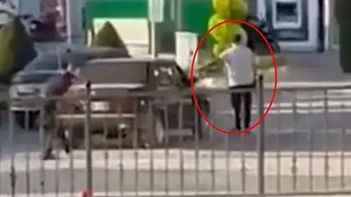 Kastamonu Belediyesi önünde tabanca ve kılıçla bekleyen kişi gözaltına alındı