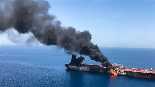 Hürmüz Boğazı’nda ticari gemi vuruldu: 1 kişi hayatını kaybetti