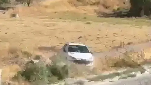 Adıyaman’da park halindeki otomobil şarampole yuvarlandı