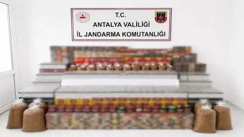 Manavgat’ta kaçak tütün operasyonu: 30 bin dolu makaron ve 274 nargile tütünü ele geçirildi