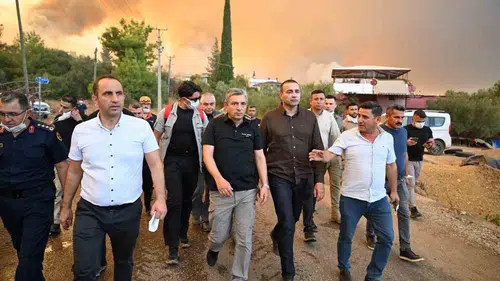 Vali Şahin'den Aksu yangını açıklaması: "Yangının enerjisi düşürüldü"