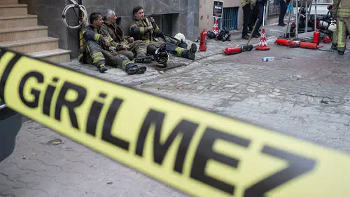 Bakırköy'de otel yangını: 12 kişi yaralandı
