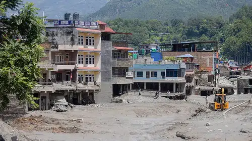 Nepal’deki selde can kaybı 1403’e yükseldi