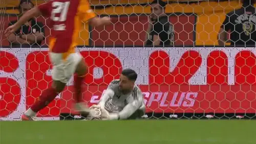 Galatasaray'ın iptal edilen golünü trio programında eski hakemler yorumladı