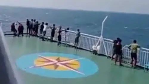 Endonezya'da batan yolcu gemisinde can kaybı 42'ye yükseldi
