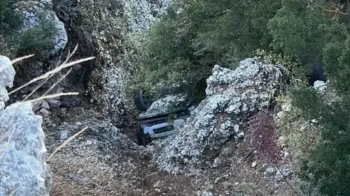 Mersin’de otomobil uçuruma yuvarlandı: 2 kişi öldü, 1 kişi yaralandı