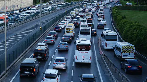 İstanbul'da sağanak trafiği vurdu: Yoğunluk yüzde 71'e çıktı