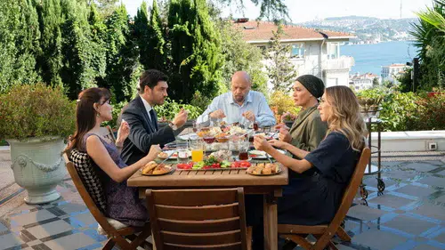 Kızılcık Şerbeti 5. sezon oyuncuları kim, yeni kadroda kimler var?