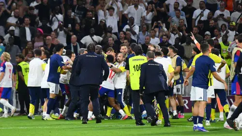 UEFA'dan Fenerbahçeli futbolculara para cezası