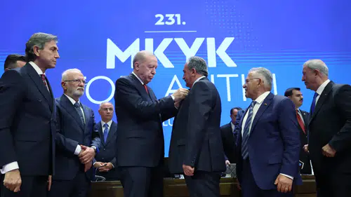 4 Belediye Başkanı AK Parti’ye katıldı: Rozetlerini Cumhurbaşkanı Erdoğan taktı
