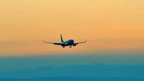 İngiltere’de 300’e yakın uçuş iptal edildi: Arıza giderildi