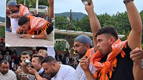 Bal yeme yarışmasında rekor: 1 kilo balı 18 saniyede tüketti