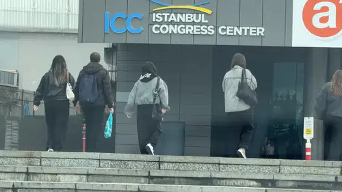 İstanbul'da konser sırasında fenalaşan 2 kişi hayatını kaybetti