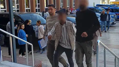 Yasak Aşkın Şok Edici Yüzleşmesi: Sevgilisinin Evinde Eşinin Karşısına Çıktı, Olaylar Gelişti!