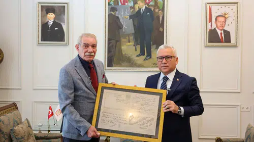 Sibirya'da esir düşen yüzbaşının belgeleri 110 yıl sonra torununa teslim edildi