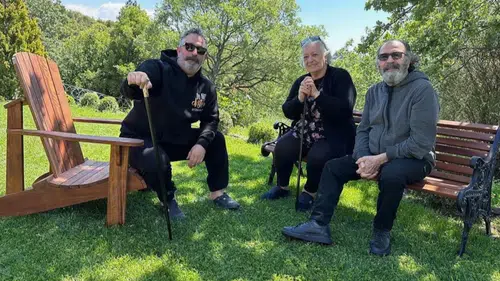 Cem Yılmaz'dan ailesiyle üç kuşak paylaşımı