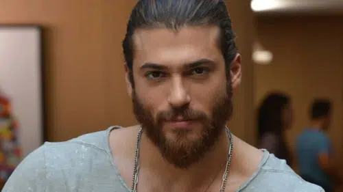 Can Yaman'ın yeni imajı şaşırttı! Saçlarını ve sakalını kestiren oyuncu tanınmaz hale geldi