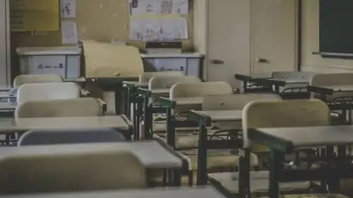 Düzce'de okul duvarına tehdit içerikli yazılar yazan 1 çocuk hakimliğe sevk edildi