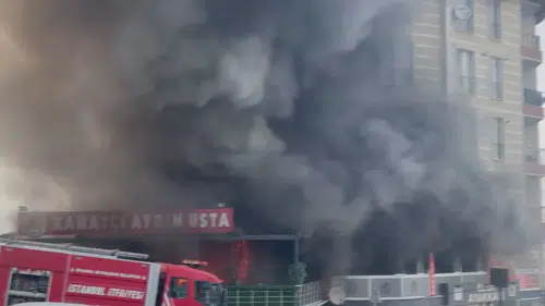 Arnavutköy'de restoranda yangın: Mahsur kalanlar kendi imkanlarıyla dışarı çıktı