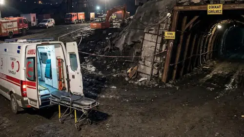 İzmir AFAD ekipleri Soma’ya sevk edildi: 5 madenci için arama çalışmaları sürüyor