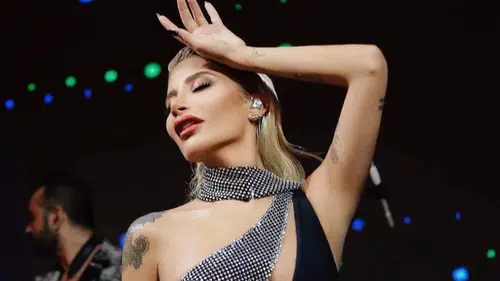 İrem Derici, Bostancı'daki konserinde Melih Kunukçu'ya sert sözlerle rest çekti!
