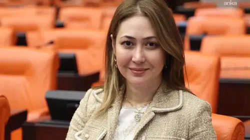 MHP'li Zuhal Karakoç taburcu edildi: Trafik kazasında yaralanmıştı