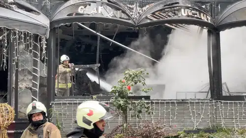 Esenyurt'ta restoranda yangın: Dumandan etkilenen 1 kişi hastaneye kaldırıldı