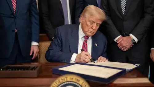 Trump kadın sağlığı araştırmalarını güçlendirecek kararnameyi imzaladı: Yeni birim kurulacak