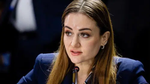 Antalya Büyükşehir Belediye Başkanvekili Büşra Özdemir'in AK Parti'ye geçeceği öne sürüldü