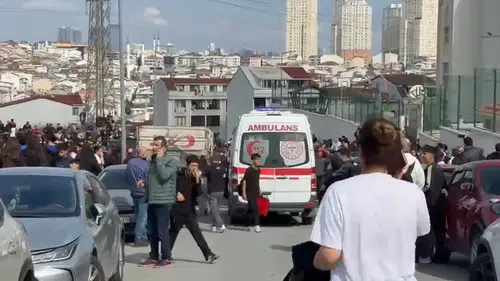 Esenyurt'ta lisede bıçaklı saldırı: 2 öğrenci yaralandı