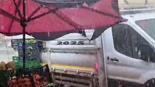 Sivas'ta dolu yağışı ana yollarda su birikintileri oluştu