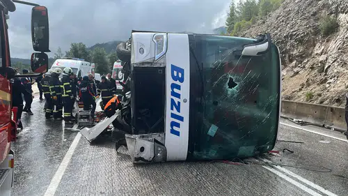 Son Dakika: Isparta-Antalya yolunda yolcu otobüsü devrildi! Ölü ve yaralı ihbarı var