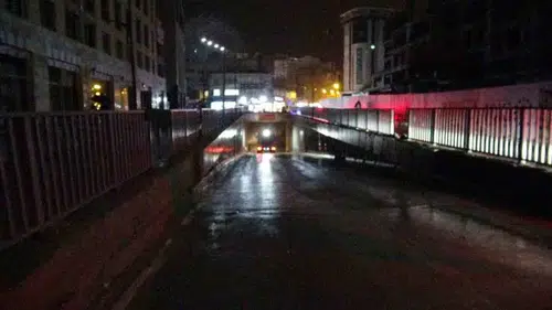 Malatya'da sağanak yağış nedeniyle altgeçit trafiğe kapatıldı