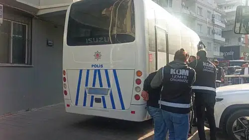 İzmir'de suç örgütüne yönelik operasyonda 5 şüpheliden 4'ü tutuklandı