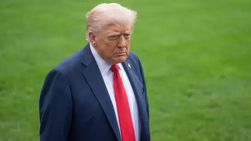 Trump'tan Fransa'ya sınırlarını kapatma çağrısı: "Göçmenler ülkeyi ele geçirdi"